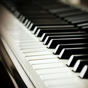 白丝校🌸脱白丝让我c视频
